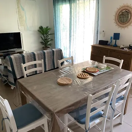 Bord De Mer, Commerces Riviere 15mn Holiday home *