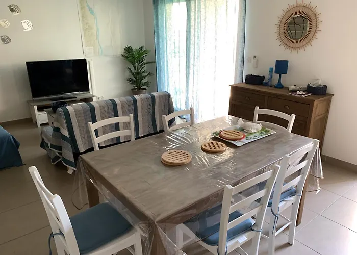 Bord De Mer, Commerces Riviere 15mn Holiday home *