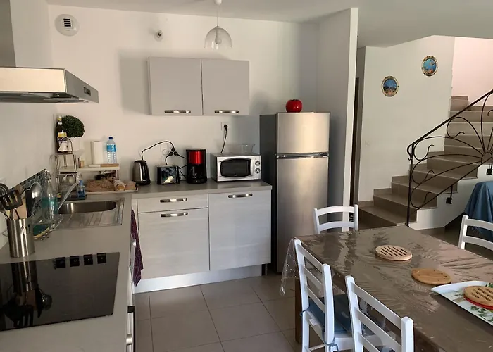 Bord De Mer, Commerces Riviere 15mn Holiday home