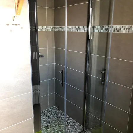 Holiday home 1 Minute Du Bord De Jardin Clim Wifi Santa-Lucia-di-Moriani